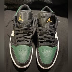 JORDAN 1 LOW Nike Black & Green Sneakers